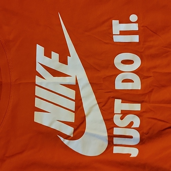 Nike Women Orange Tee Athletic Cut - Picture 3 of 3